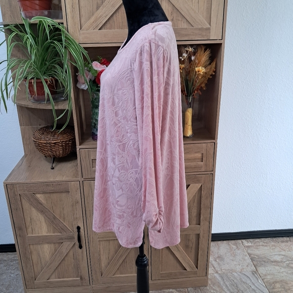 Ave Leisure Women’s 18/20 Tunic Top Pink Embossed Floral Long Sleeve Ruched - Picture 4 of 10